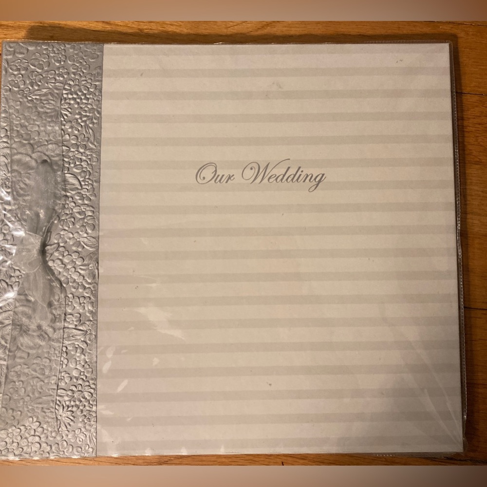 New Wedding scrapbook/photo book, unused, 20 pages.